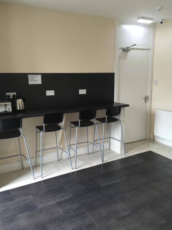 Edinburgh West Side Hostel room 1